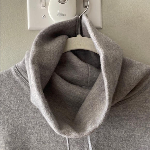 UGG 100% Merino Wool Funnel Neck sweater size XS - Picture 3 of 8